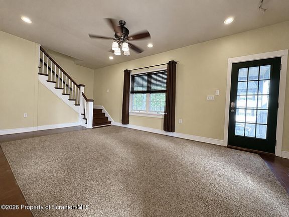 5th image of 737 N Lincoln Ave