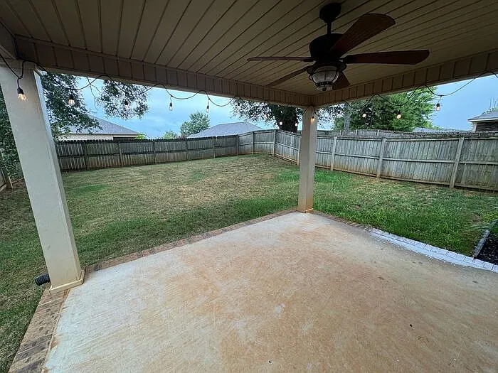 4 bed, 2.5 bath, 2264 sqft, $2,095 — Photo 2