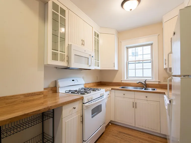 51 Kingston Ave #A — Photo 4