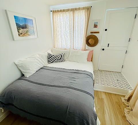 2nd image of 245 26th St #2