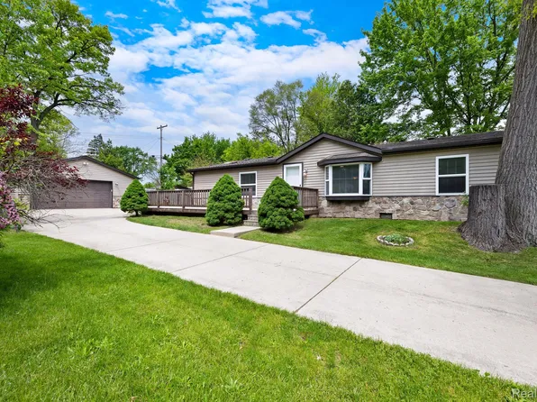 2692 Greg Ave, Brighton, MI 48114