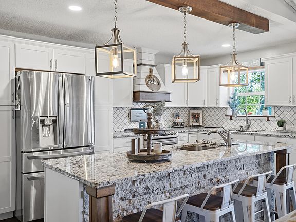 3rd image of 2526 Scenic Lake Cir