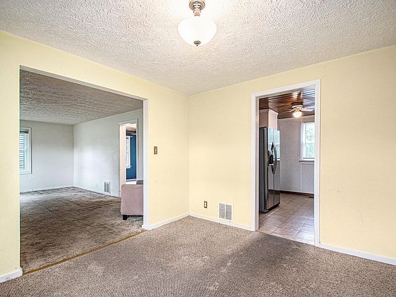 5th image of 113 N Ironwood Dr