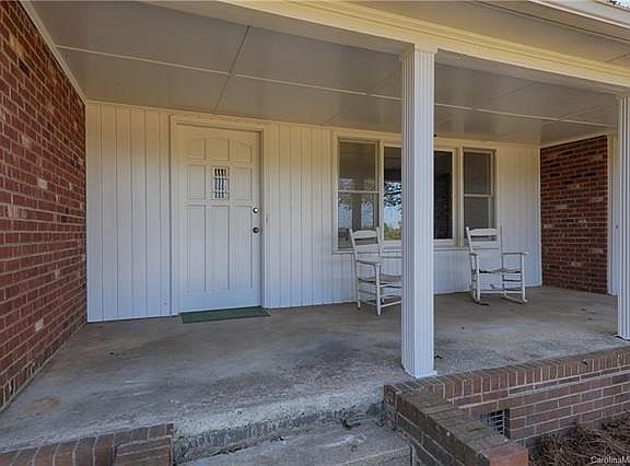 3rd image of 137 Edna Ln