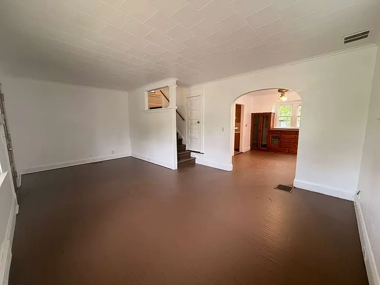 348 Spencer St — Photo 4