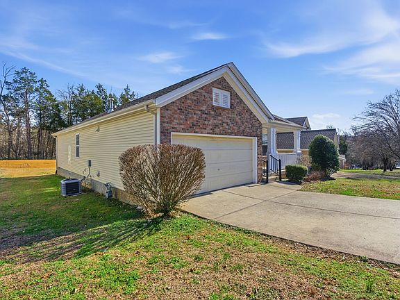 3rd image of 110 Trail Ridge Way