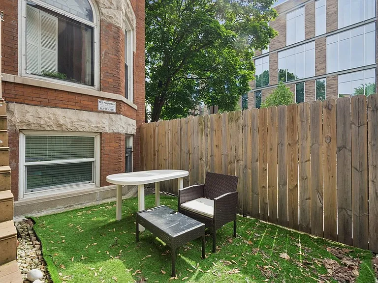 859 W Wellington Ave #G — Photo 27