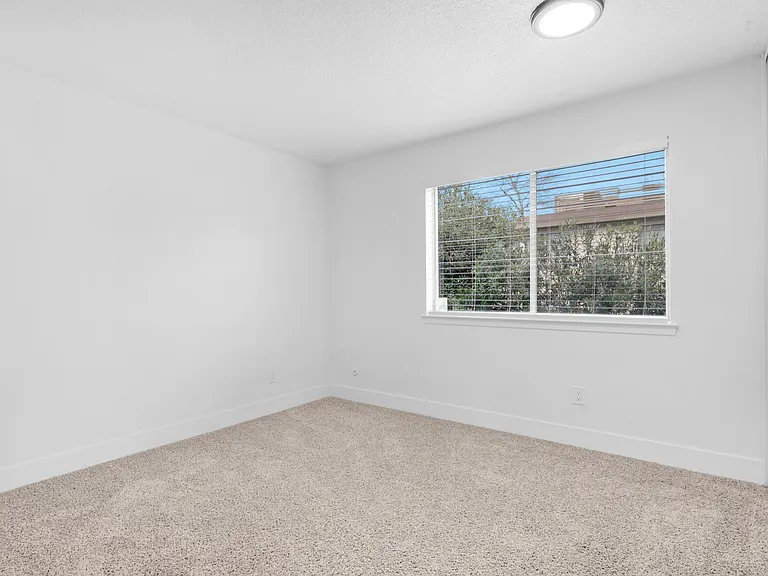 Shelfield Apartments — Photo 40