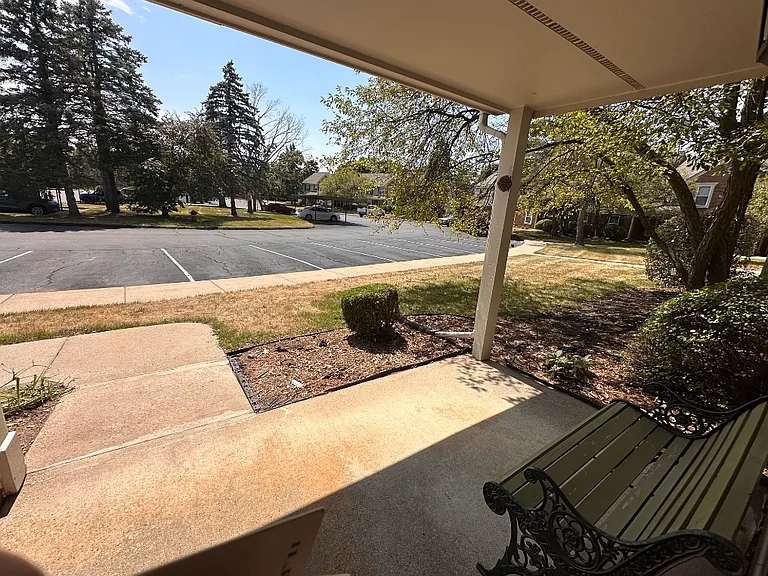 1642 Emerson Cir — Photo 2