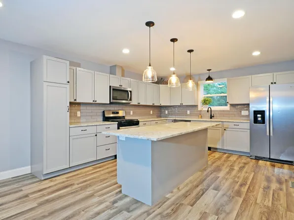 698 Desoto St, Saint Paul, MN 55130