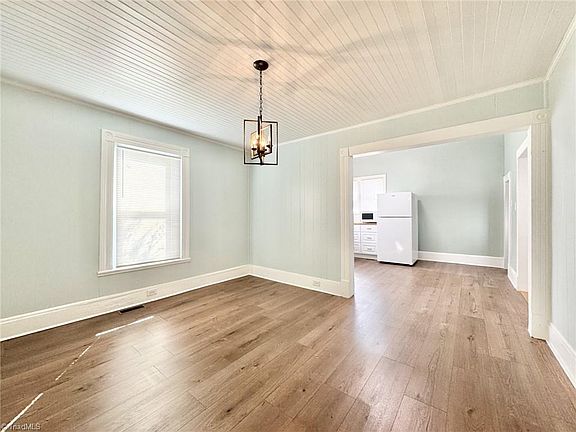 4th image of 3903 Clifton Rd