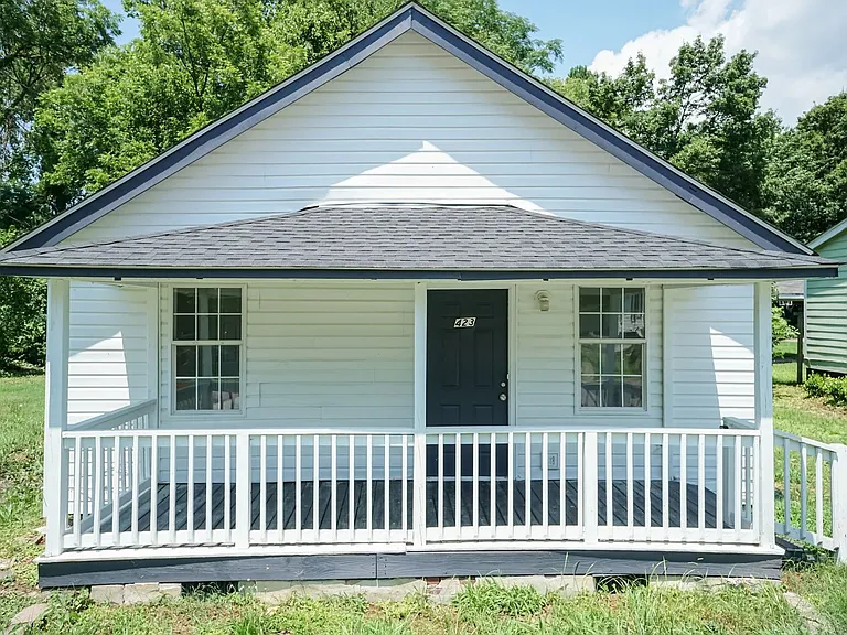 423 E Rockspring St — Photo 3