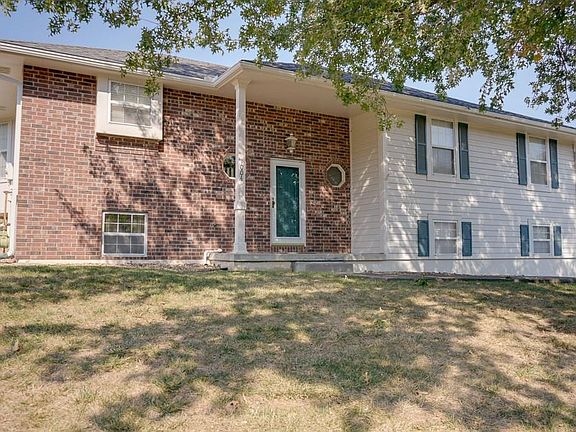 3rd image of 1004 Foxtail Dr