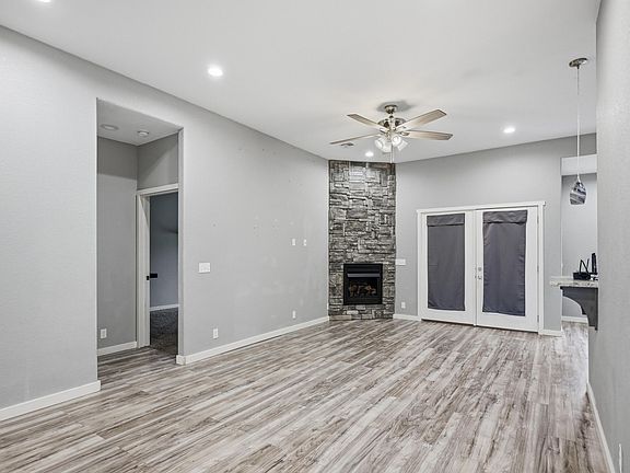 5th image of 122 Harrison Court