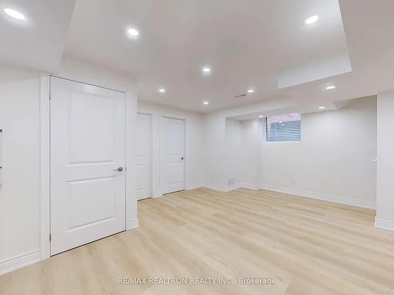 19 Macpherson St #BASEMENT — Photo 7