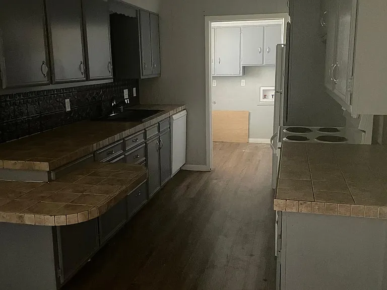 206 N 22nd Pl — Photo 3