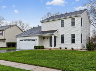 702 Pinehurst Dr, North Aurora, IL 60542