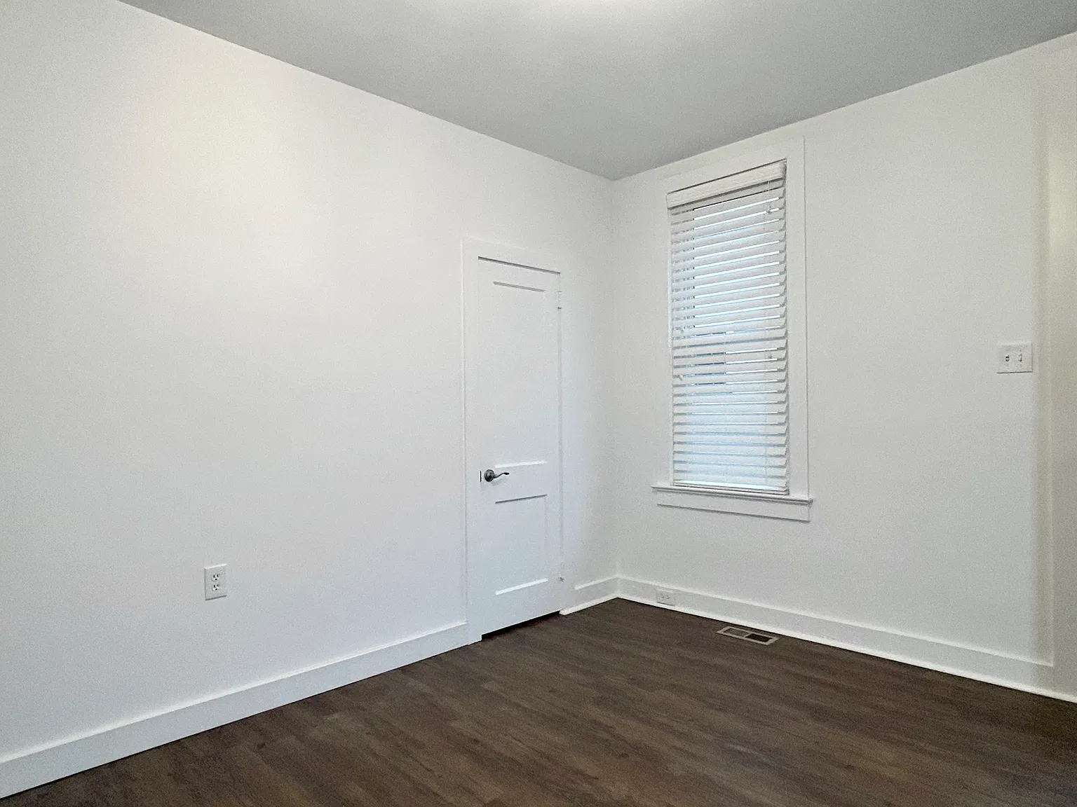 1 bed, 900 sqft, $1,190 — Photo 2
