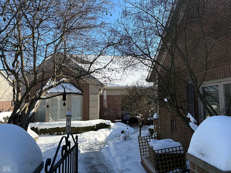 2nd image of 8475 Olde Mill Cir W