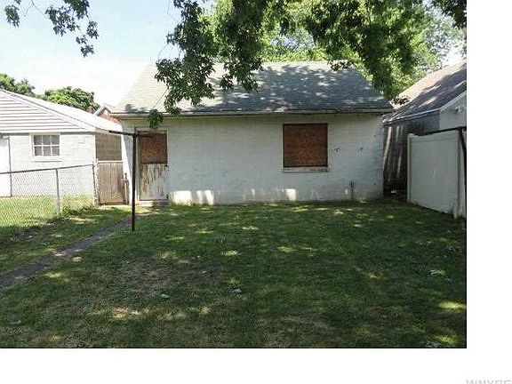 3rd image of 2406 Woodlawn Ave