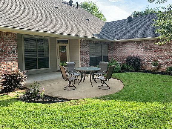 2nd image of 464 Grand Oaks Dr