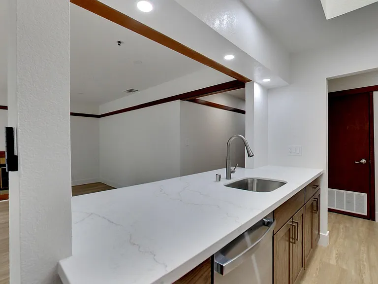 Riverwood Apartments — Photo 128
