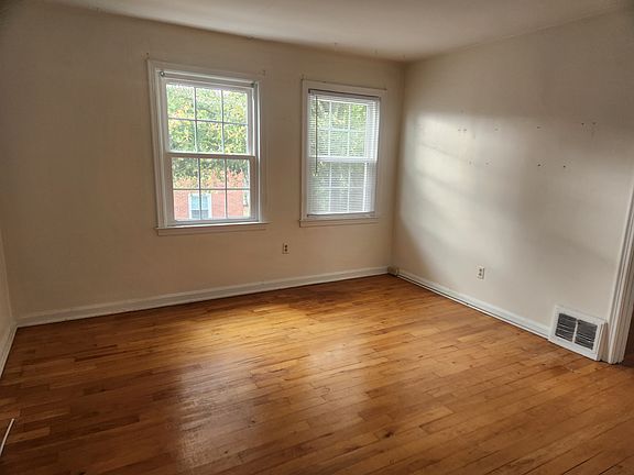 3rd image of 1354 W Thornwood Pl #C