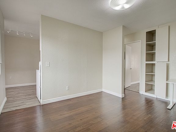 5th image of 4832 W 116th St