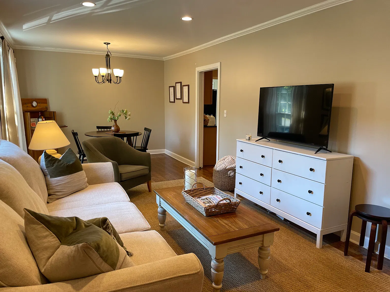 2 bed, 1.5 bath, 1524 sqft, $2,900 — Photo 2