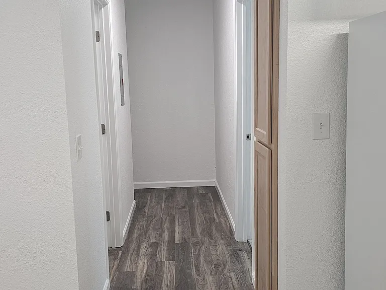 835 W 4th Ave #4 — Photo 4