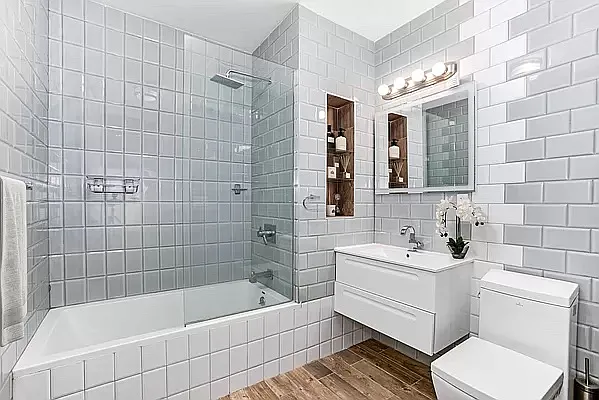 Sold by Compass | media 18