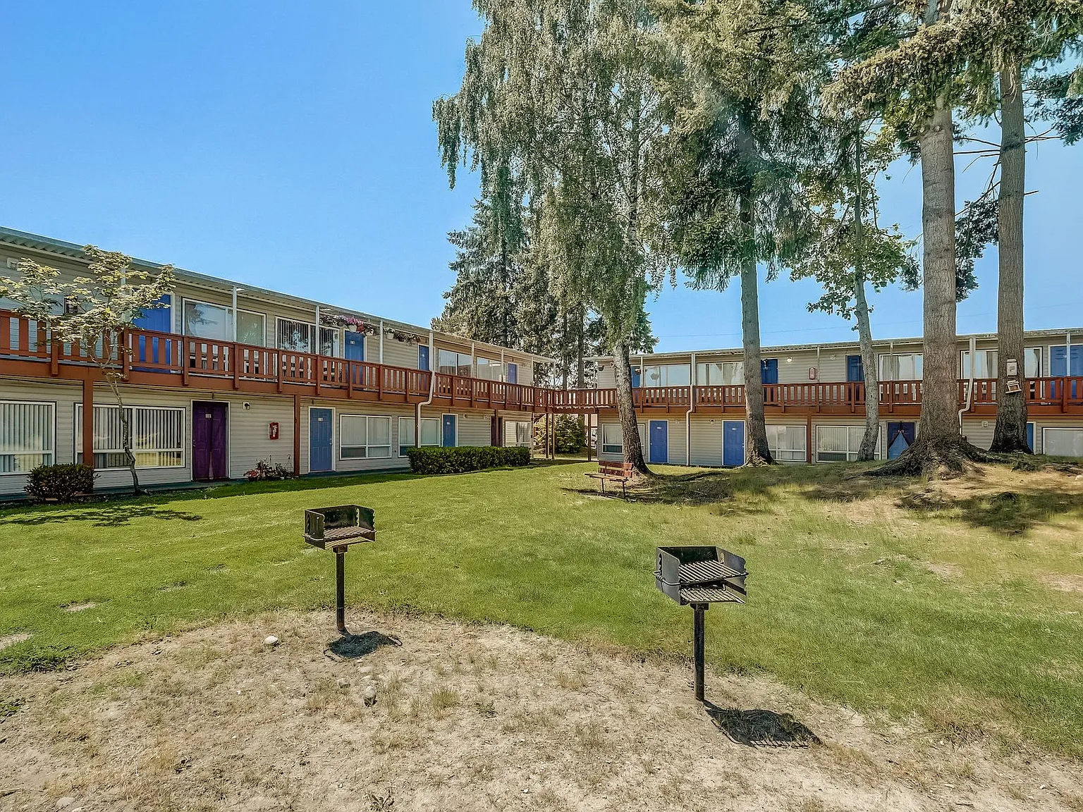 Brentwood Apartments - NOW OFFERING A $99 OAC MOVE-IN SPECIAL! — Photo 3
