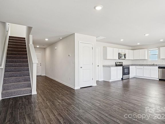 3rd image of 1542 Cannan Mountain Dr