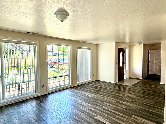 2nd image of 3015 Milhoan Dr