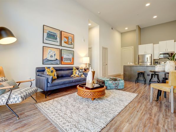 260 E Davis St #3316