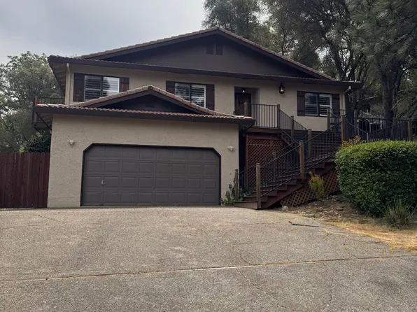 22901 Sunset Ridge Dr, Auburn, CA 95602