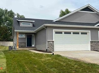 907 Prairie View Dr, West Branch, IA 52358