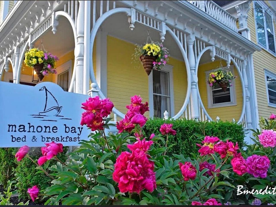 1st image of 558 Main St