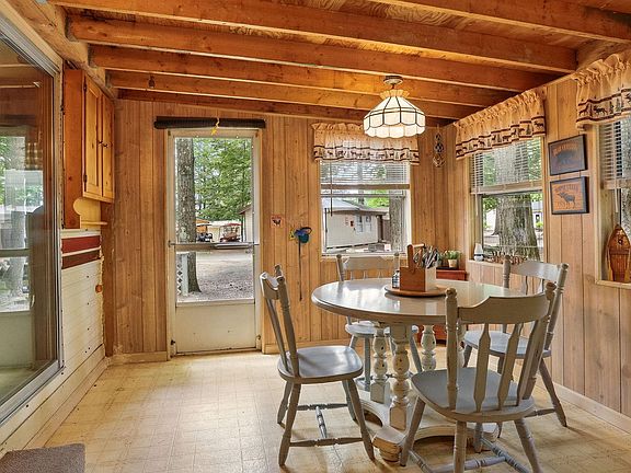 5th image of 323 Woodbrook Drive