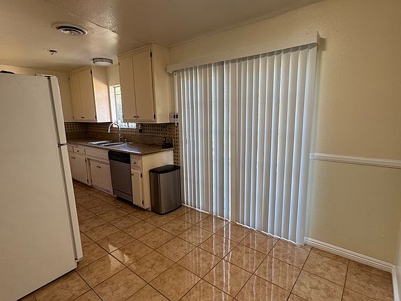 5th image of 2798 Carl Dr