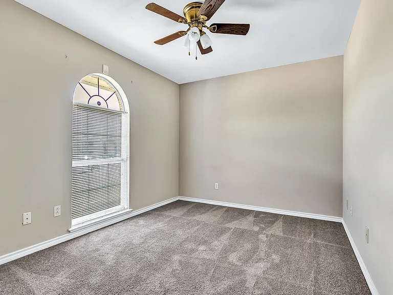 1702 Medina Dr — Photo 18