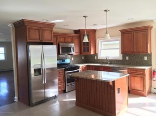 3 S Point Ct, Toms River, NJ 08757