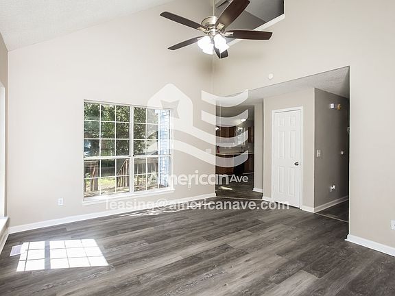 1601_003_living_room_4.jpg