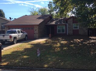 2005 Tanglewood Ln, Muskogee, OK 74403