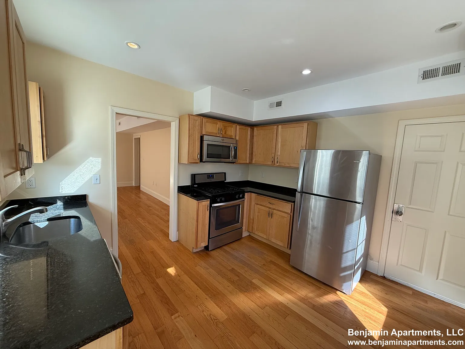 4 bed, 1500 sqft, $4,400 — Photo 1