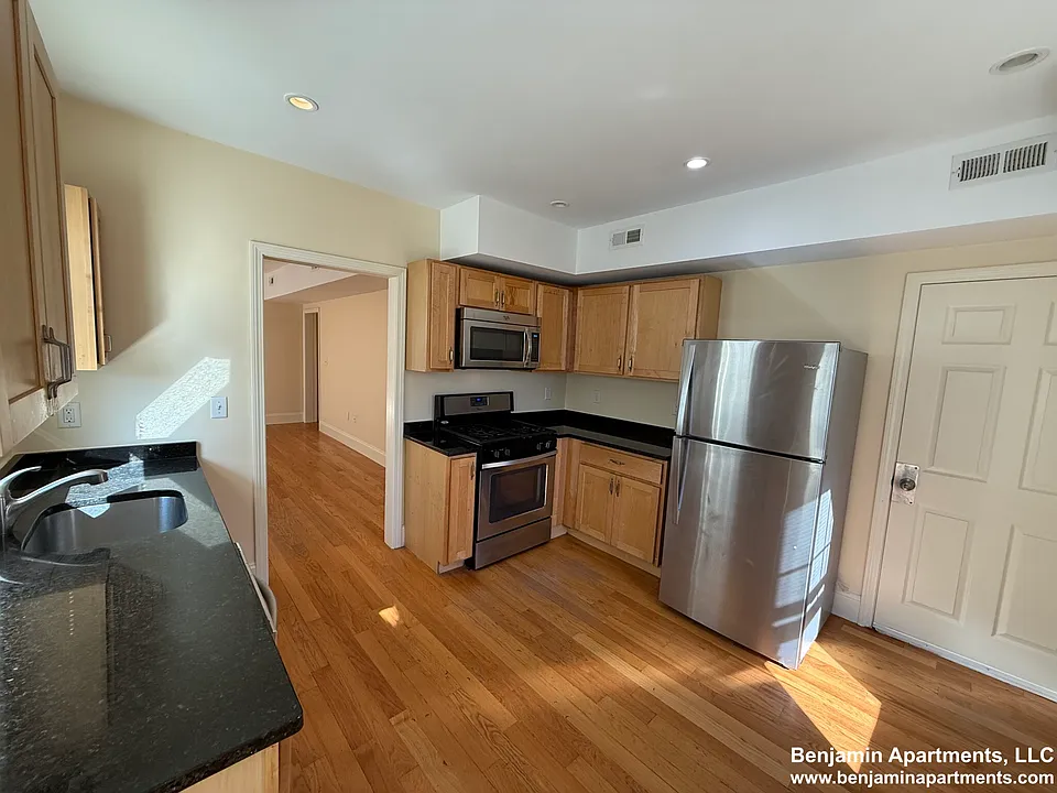 74 Brooks St #4