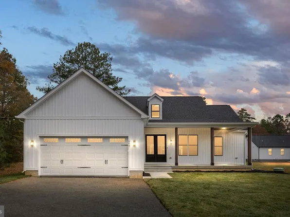 564 Currioman Dr, Montross, VA 22520