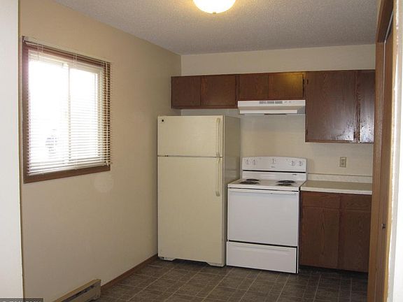 3rd image of 1380 Heritage Dr #2