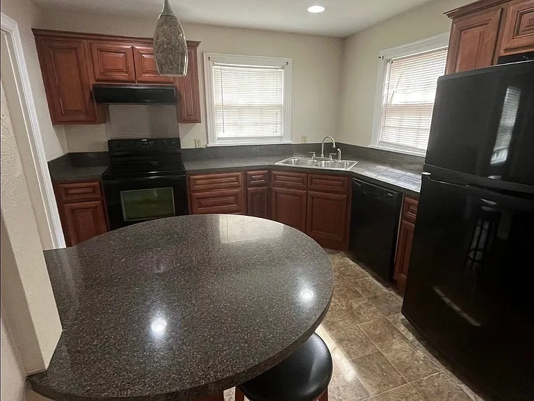 1801 Hogle Dr — Photo 5