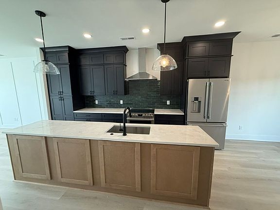 4th image of 6042 Old Pineville Rd